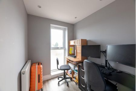 4 bedroom semi-detached house to rent - Photo 4