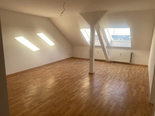 Dachgeschosswohnung mit 2 Zimmern - Photo 1