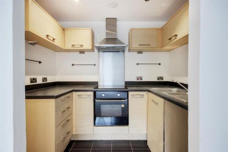 2 Bed Flat, William Court, SE25 - Photo 5