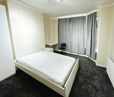 4 bedroom terraced house to rent - Photo 4