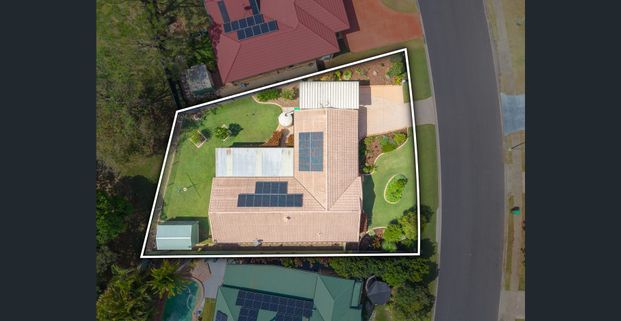 Spacious Family Living Backing Onto Parkland! - Photo 1