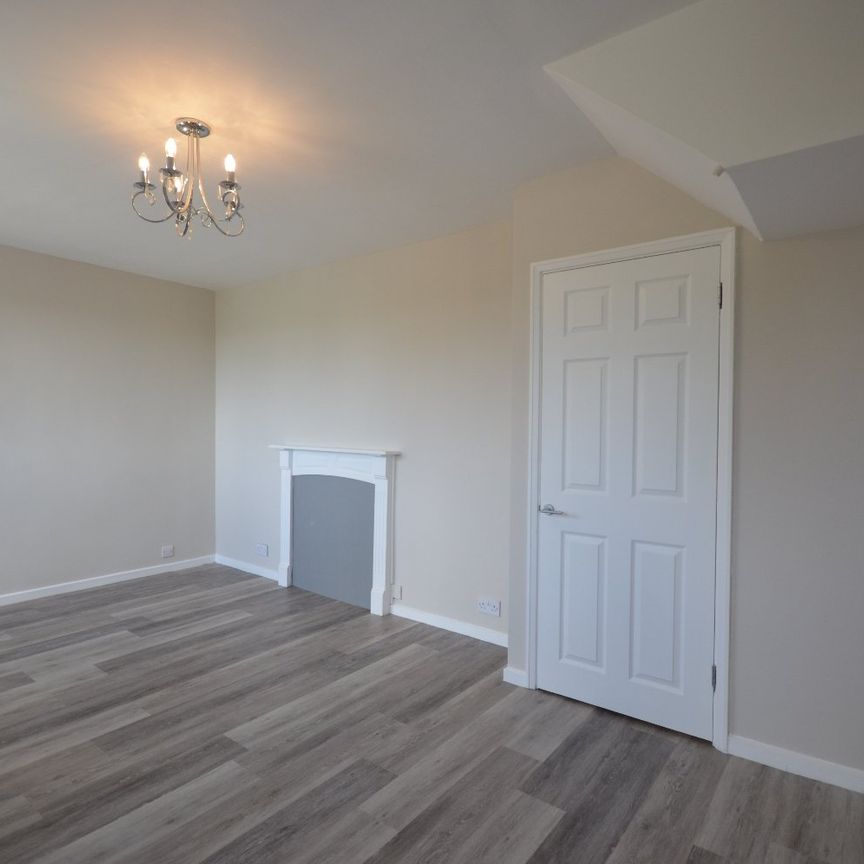 Flat to rent - Wricklemarsh Road, London, SE3 - Photo 1