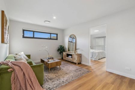 Modern 5-Bedroom Double-Storey Duplex in Central Jindabyne - Photo 2