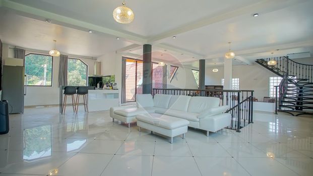 COMISION 0%! VILA 9 CAMERE CU BAI PROPRII,LIVING SI BUCAT... - Photo 1