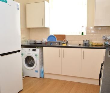 1 bedroom in a house share to rent - Photo 5