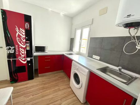 Calle Coral, Sevilla, Andalusia 41009 - Photo 2