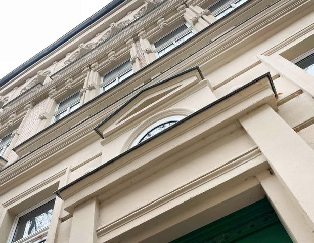 Dachgeschoss mit Sichtbalken! 2-Zimmer-Wohnung in der südlichen Innenstadt - Photo 1