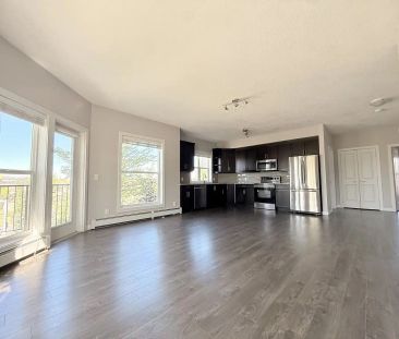 Bright & Spacious 3-Bedroom Condo in Taradale | Balcony | In-Suite ... - Photo 1