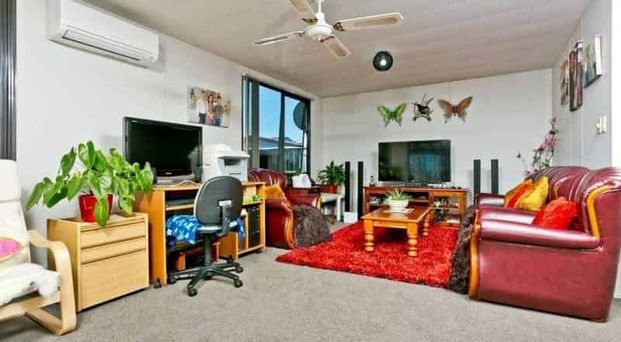 3-Bedroom House in Unsworth Heights. - Photo 1