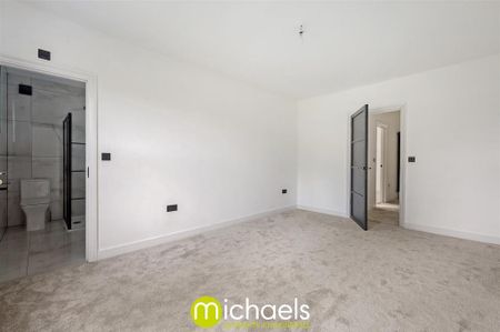 4 bedroom semi-detached house to rent - Photo 4