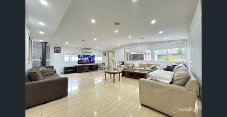 Rare Opportunity: Rent the Entire 5-Bed Property – Main Home + Studio/Flat! - Photo 2