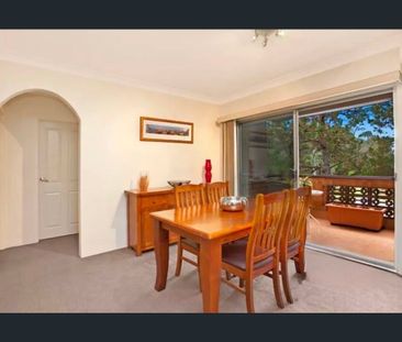 Tidy 2 bedroom Apartment Overlooking Fontenoy Park - Photo 2