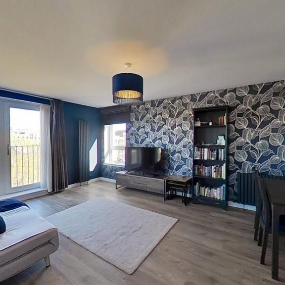 3 bedroom flat to rent - Photo 1