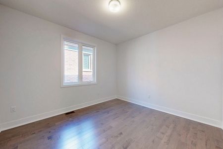 For Lease - 231 Sikura Circle, Aurora, Ontario - Photo 2