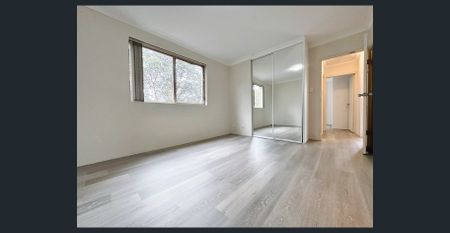 Spacious Open Plan neat & Tidy Two Bedroom Unit! - Photo 2