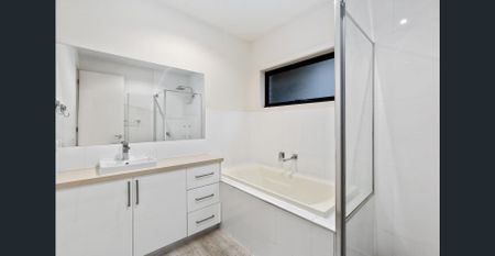 Parkside Oasis - Fully Fenced and Pet Friendly - Photo 2