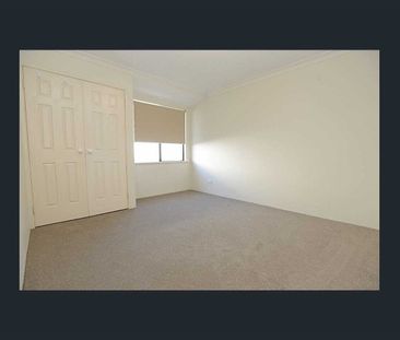 HUGE FAMILY HOME IN GREAT LOCATION - Photo 3