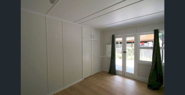 Beachside Living 3 Bedroom Flat – 300m from the Sand at Woorim - Photo 1