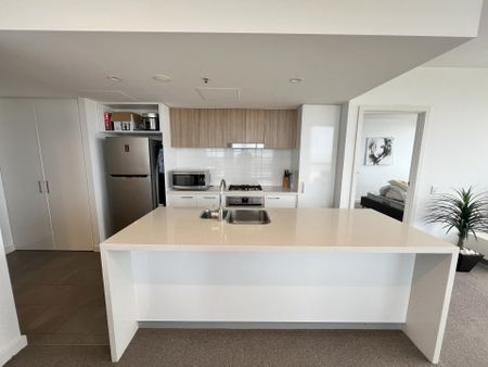 Fully Furnished Penthouse Apartment - Breathtaking Views & Your Own Private Rooftop Deck!! - Photo 2