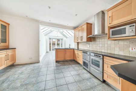 3 bedroom semi-detached house to rent - Photo 5