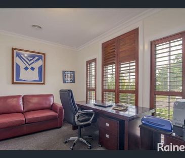 Luxurious, Spacious & Modern Family Home - Photo 1