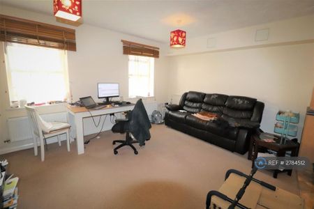 1 bedroom flat to rent - Photo 2