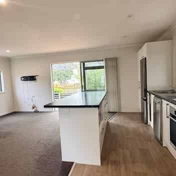 Cozy 1-Bedroom Home-Prime Papamoa Location! - Photo 1