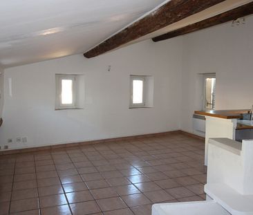 HYERES - BAS DU CENTRE ANCIEN - T2 de 47.08 m² / DERNIER ETAGE - Photo 6