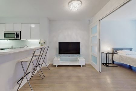 For Lease - 7 Carlton Street Unit# 309, Toronto, Ontario - Photo 3