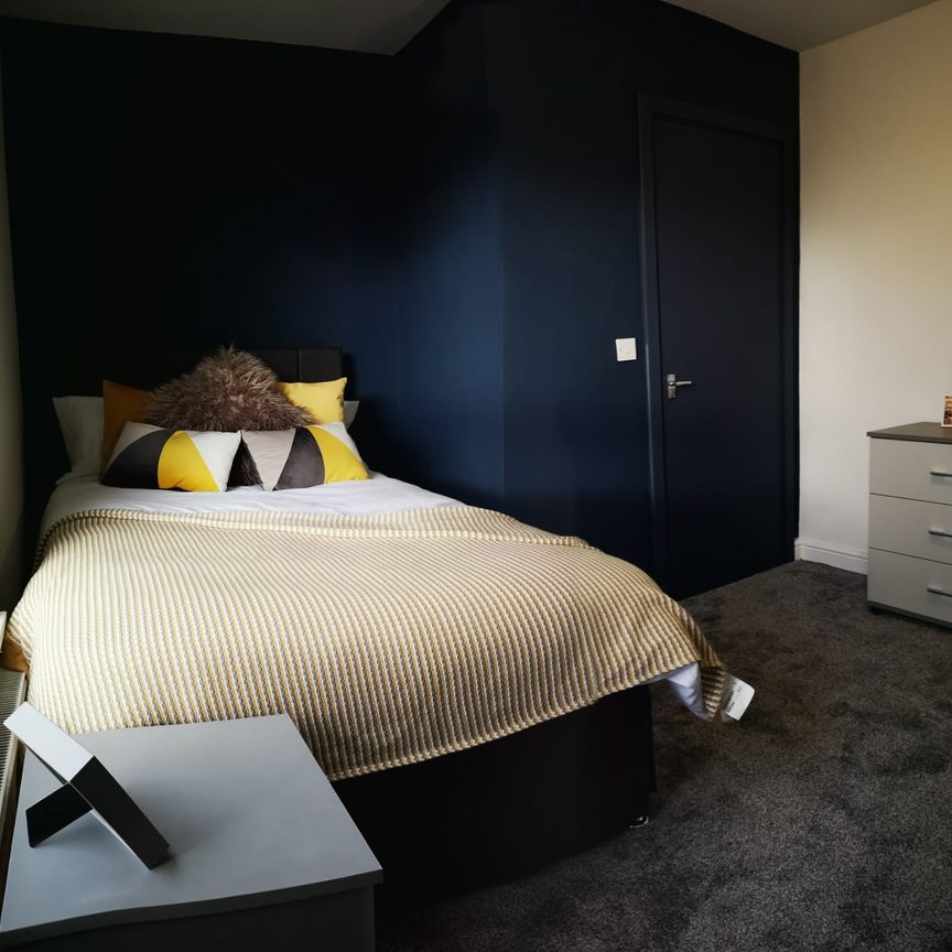 Lovely 4 En-suite Rooms - Photo 1