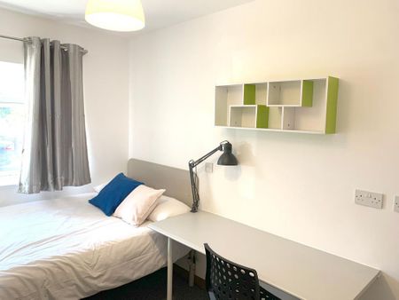 5 bedroom flat to rent - Photo 3