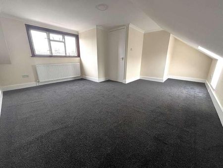 Lennox Gardens, Ilford, IG1 - Photo 4