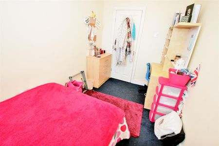 Royal Park Avenue, Hyde Park, LS6 1EY, Leeds - Photo 4