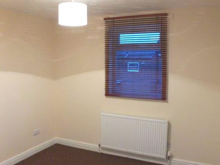 2 bedroom end of terrace house to rent - Photo 2