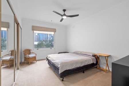 Southbank's Best: Large Fully Furnished 3-Bedroom with Stunning Views - Photo 4