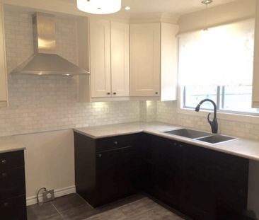 Saint-Laurent – Grand logement 5 1/2 à louer – Rénové – Haut de duplex - Photo 1