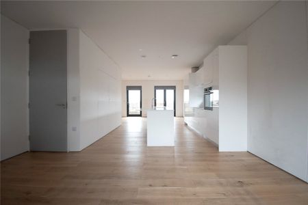 Well presented 3 bedroom semi-detached house situated within the growing community of Northstowe. Allocated parking. Highly efficient electric heating. Unfurnished. Rent free Incentive. - Photo 2