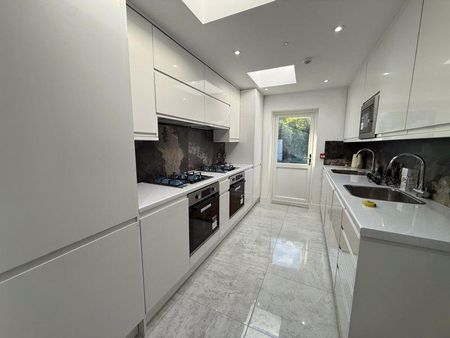 6 bedroom terraced house to rent - Photo 3
