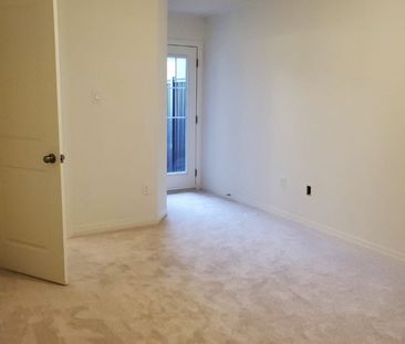 Three bedroom townhouse for.rent Bowmanville - Photo 3