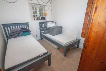 2 bedroom terraced house to rent - Photo 2