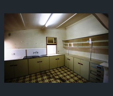 SAPCIOUS HIGH SET HOME - 2 BEDROOMS - SLEEPOUT - SUNROOM - LOUNGE -... - Photo 2