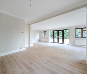 A four bedroom detached property situated within Lichfield, Staffor... - Photo 5