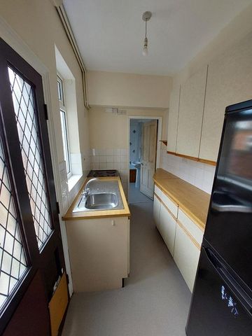 2 bedroom terraced house to rent - Photo 4