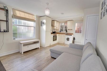 1 bedroom character property to rent - Photo 4