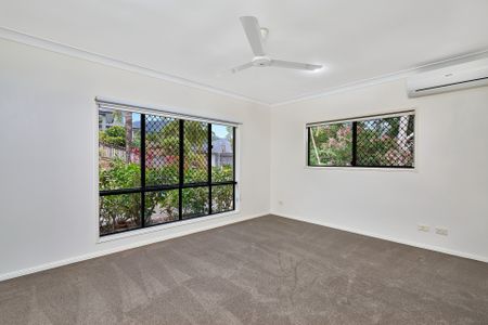 SPACIOUS FAMILY ENTERTAINER IN SOUGHT AFTER SUBURB! - Photo 5