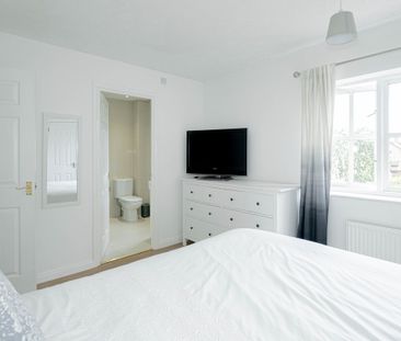 4 bedroom detached to let - Photo 3