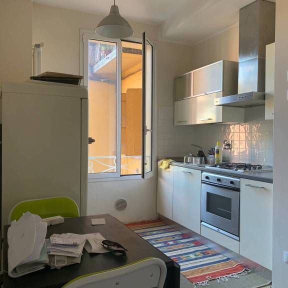 Ampio monolocale con separazione zona notte e giorno - Photo 1