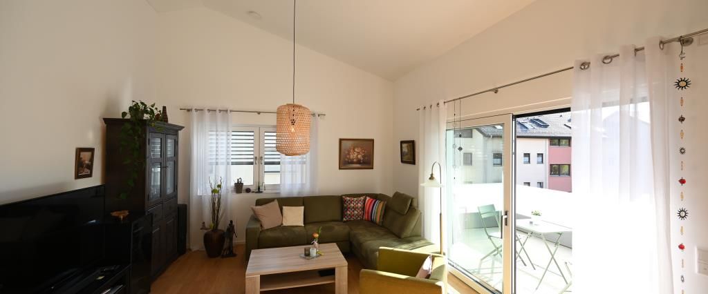 Neuwertige 2-Zi.-Wohnung mit hohen Decken und großem Balkon! Neumarkt - Stroberstraße - Foto 1