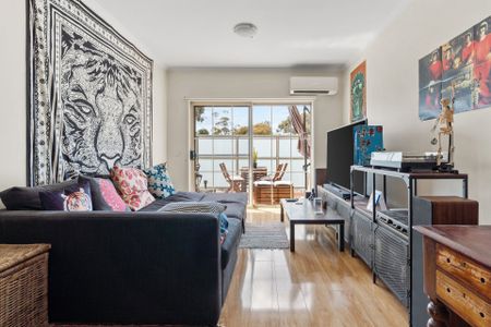 Inner-West Comfort Meets Everyday Convenience. 6-9 Month Lease Available - Photo 2