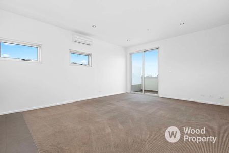 513/157 Fitzroy St, St Kilda - Photo 3